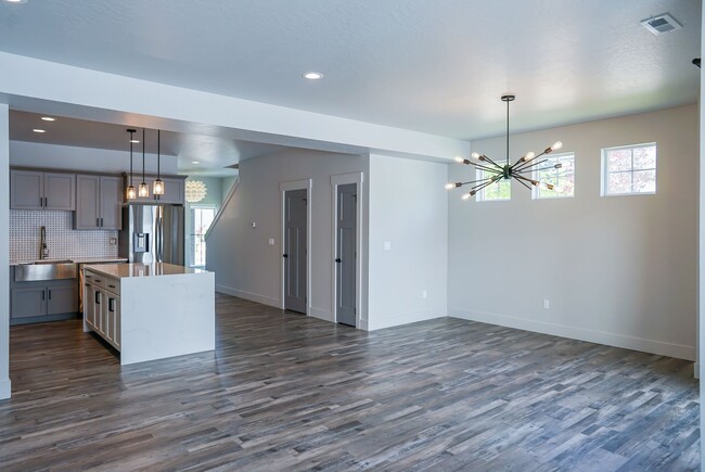 Building Photo - 2148