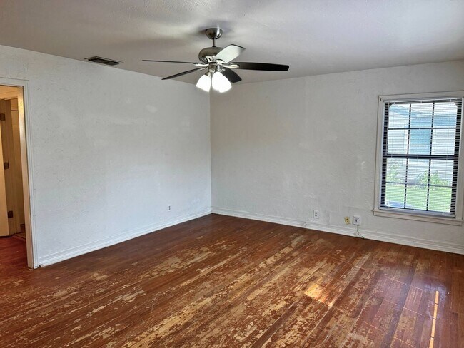 Building Photo - Charming 2 Bed, 1 Bath Home Close To MSU