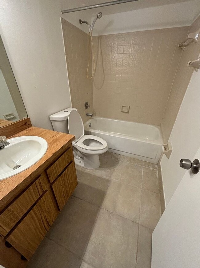 Building Photo - Great apartment and Location in CORAL SPRING