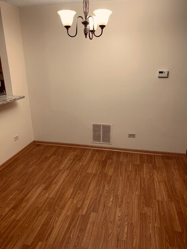 Building Photo - 1919 N Hicks Rd