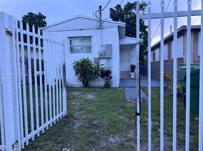 Building Photo - 1541 NW 70th St