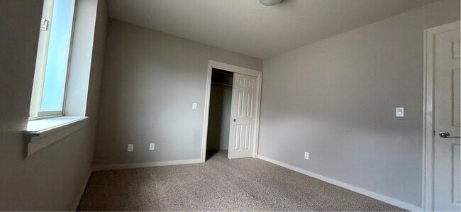 Building Photo - 2175 Mayfly St