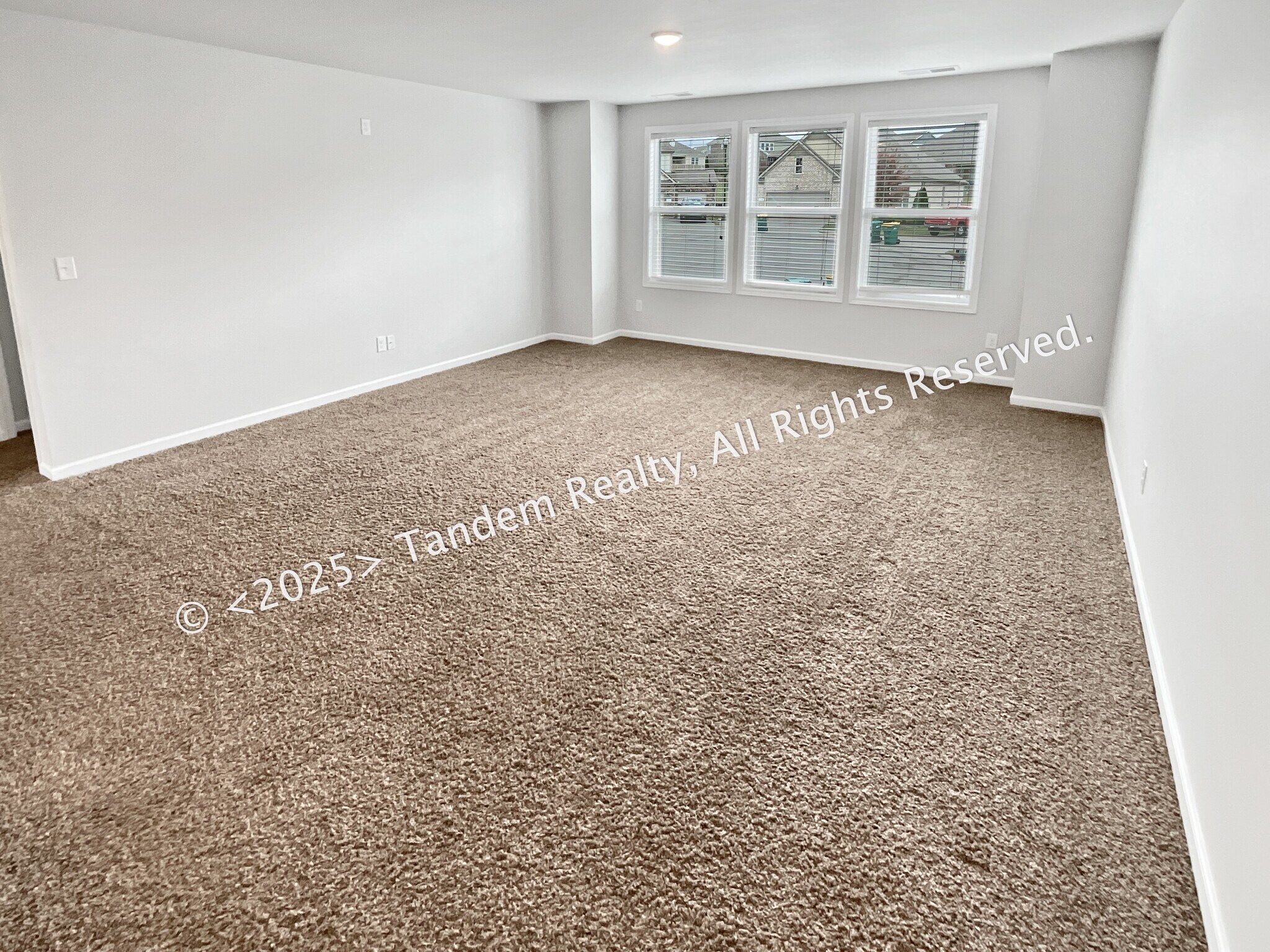 Building Photo - 8020 Forest Hills Dr