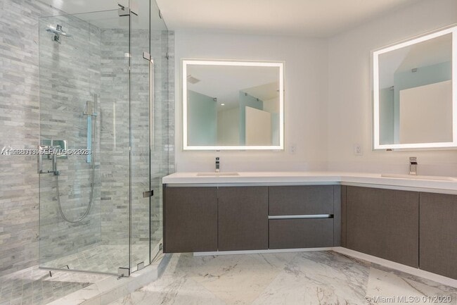 Building Photo - 851 NE 1st Ave