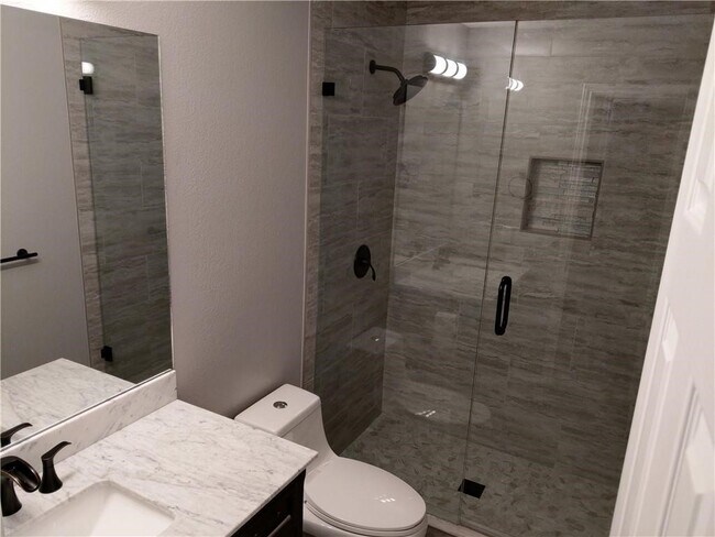Building Photo - 1004 Ridgebluff Cir