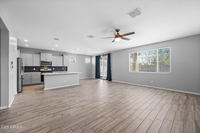 Building Photo - 23043 E Rosa Rd