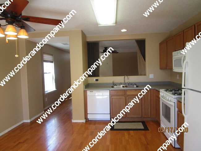 Building Photo - Beautiful 2 Bedroom, 2 Bathroom, 2 Car Gar...