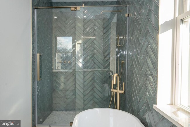 Building Photo - 314 N Essex Ave