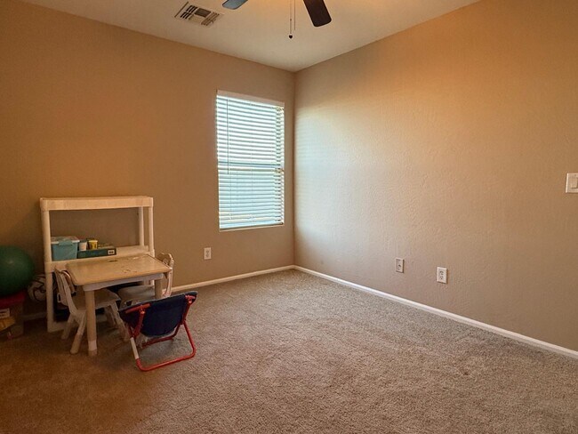 Building Photo - 4533 S 236th Dr