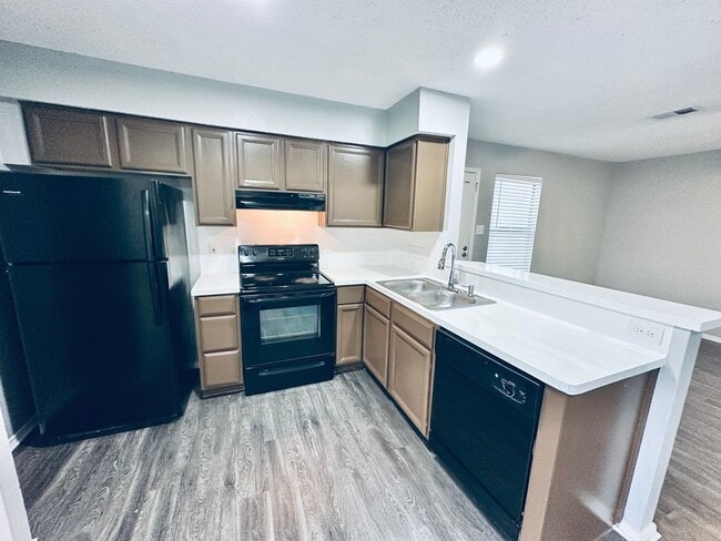 Building Photo - 5507 Rose Hill Cir