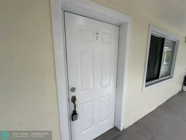 Primary Photo - 3007 N Andrews Ave