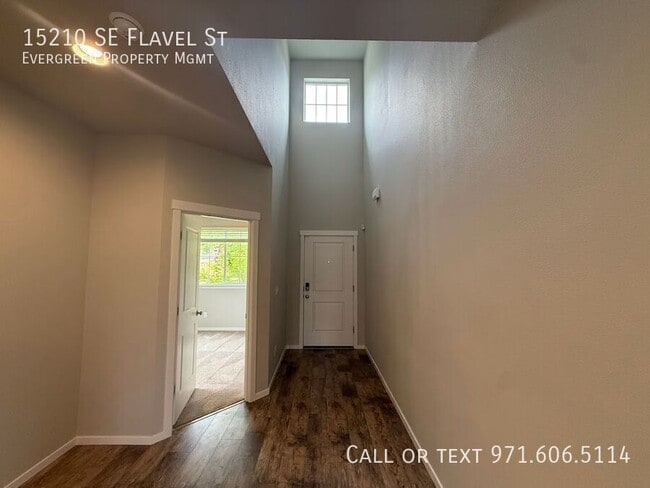 Building Photo - 15210 SE Flavel St