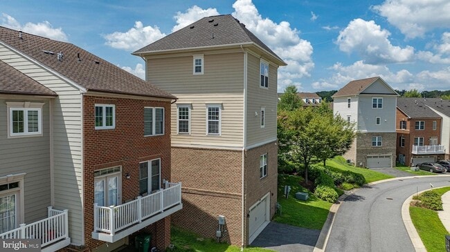 Building Photo - 304 Parkview Ave