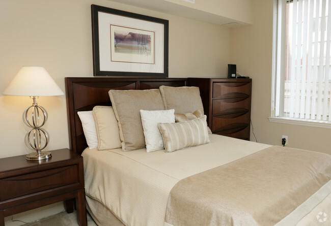 Gibbon Model - First Bedroom - Carlyle Place