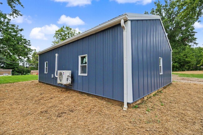 Building Photo - 1999 Co Rd 156