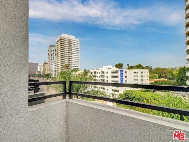 Building Photo - 10600 Wilshire Blvd