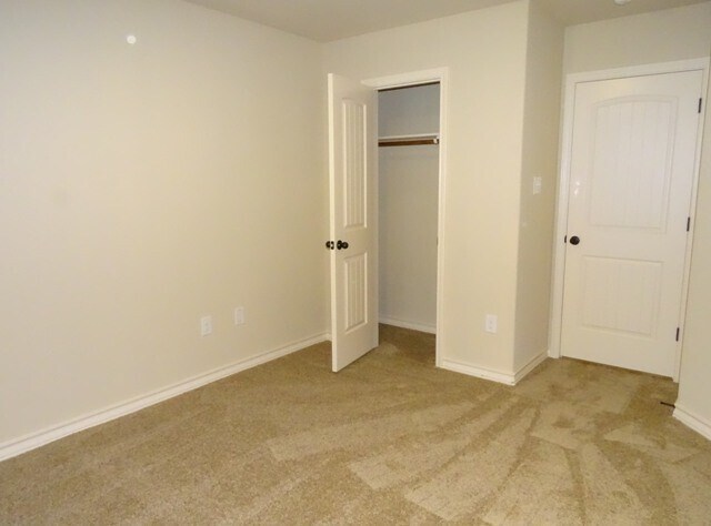 Building Photo - 7010 Lakeview Dr.