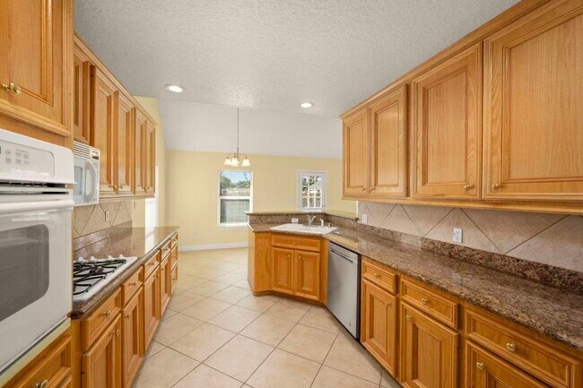 Building Photo - 3212 Glastonbury Dr