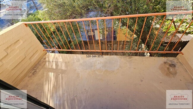 Building Photo - Fort Lowell & Campbell area Condo - 2 Bedrooms & 1.5 Bathrooms