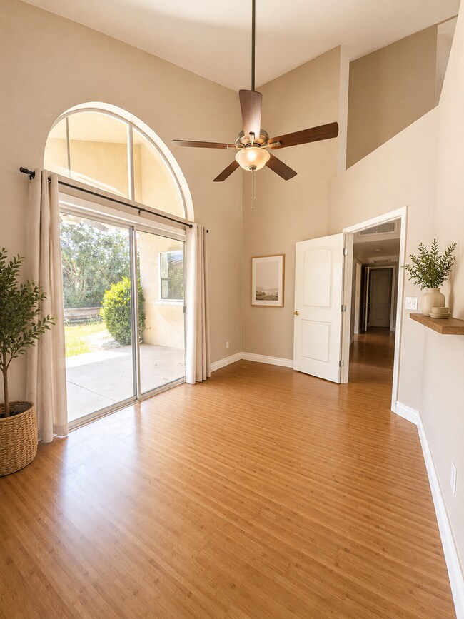 Building Photo - Convenient & Modern 3-BR/2.5-BA Home in Northwest Fresno