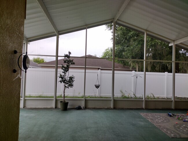 Building Photo - 22537 Roderick Dr