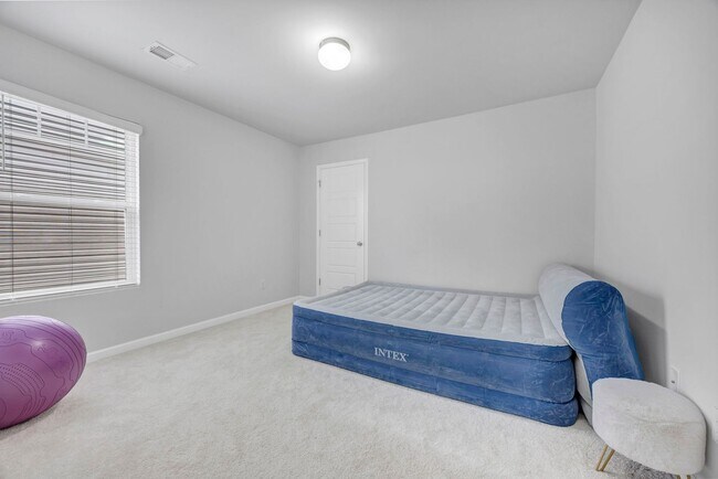 Building Photo - 300 Barony Pl Dr