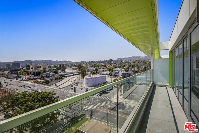 Building Photo - 5750 Hollywood Blvd