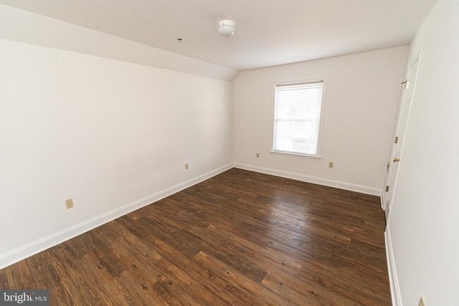 Building Photo - 804 Travers St