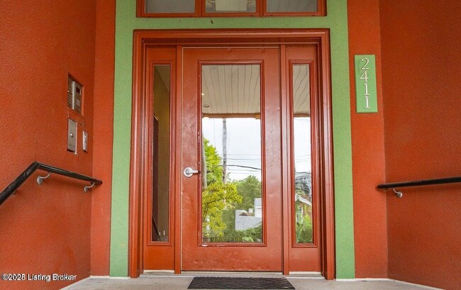 Building Photo - 2411 Brownsboro Rd