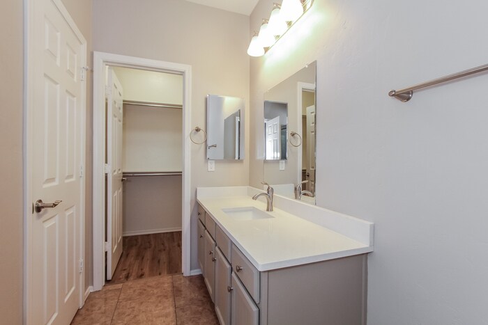 Building Photo - 461 East Placita Rejilla