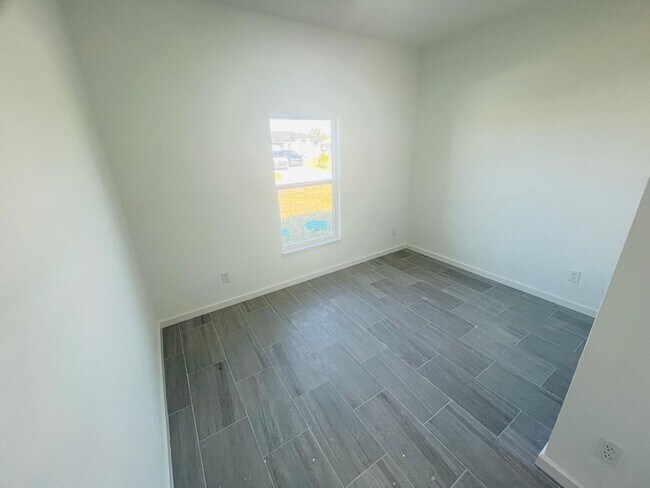 Building Photo - MOVE IN READY & BRAND NEW! Modern 3BD/ 2BA/ 1 Car Garage in Cape Coral