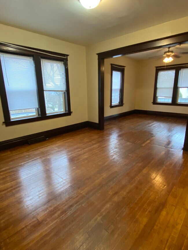 Dining rom - 809 W 8th St