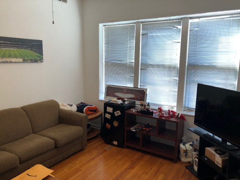 Building Photo - 1210 W Nelson St