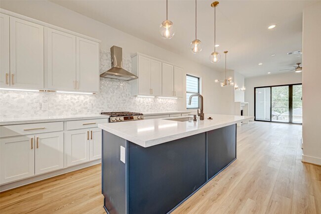 Building Photo - 3503 Anita St