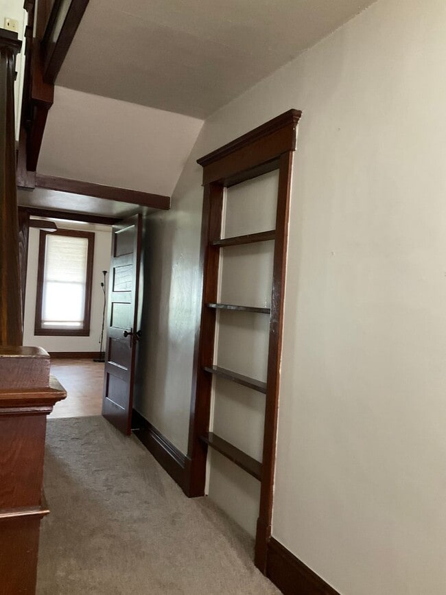 Building Photo - 112 W Main St