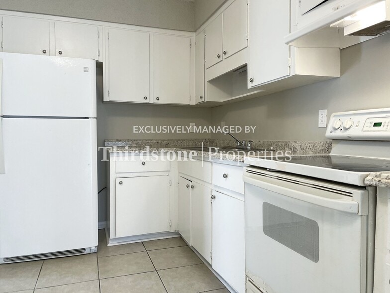 Building Photo - 8124 San Jose Manor Dr E