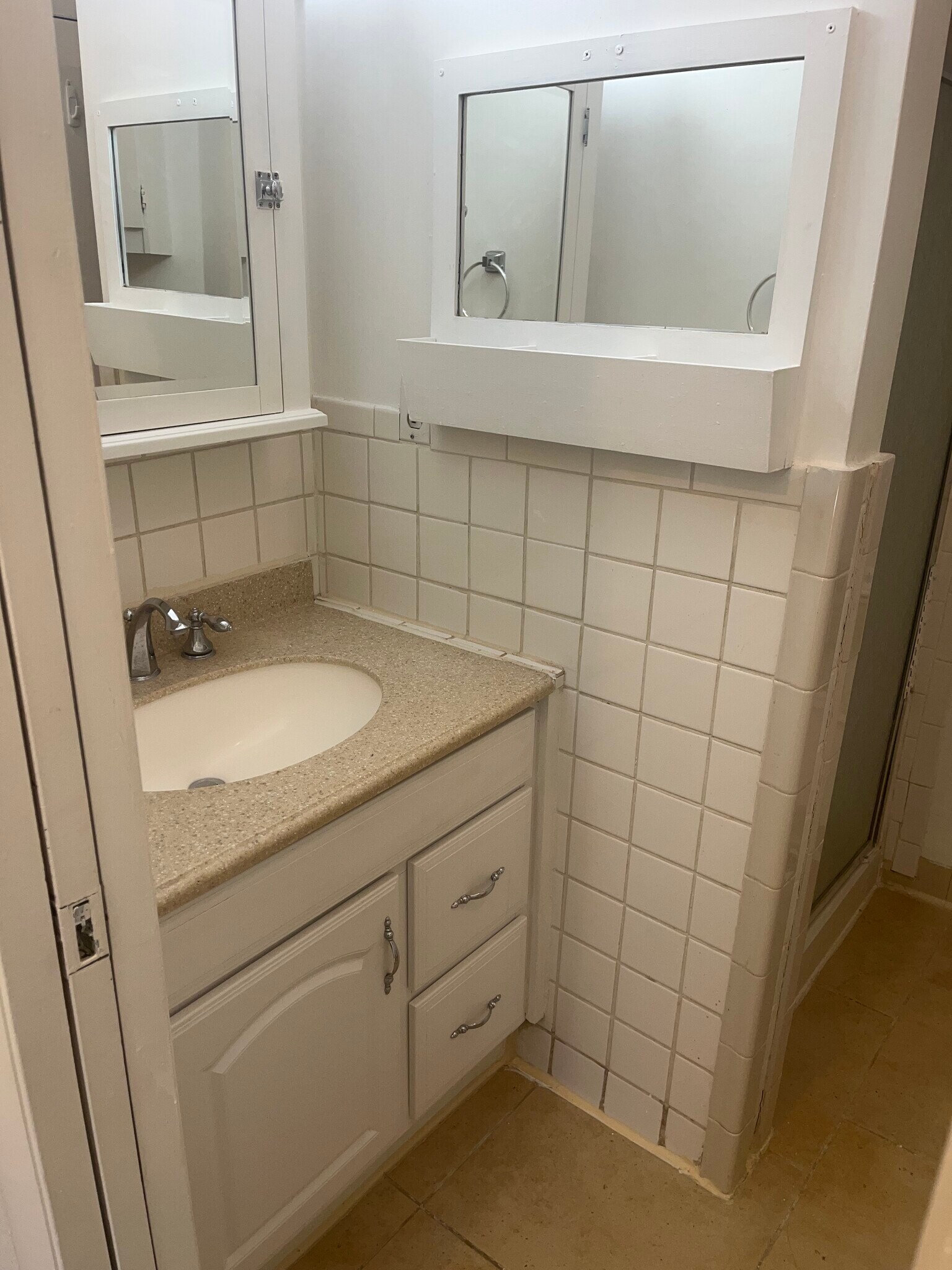 Bathroom fully tiled - 638 Gilcrest Rd
