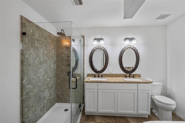Building Photo - 2387 Crescent Park Dr