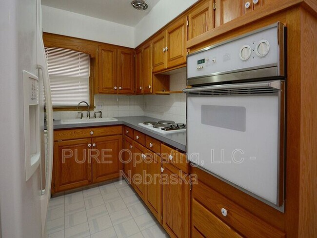 Building Photo - 3333 S 82nd St