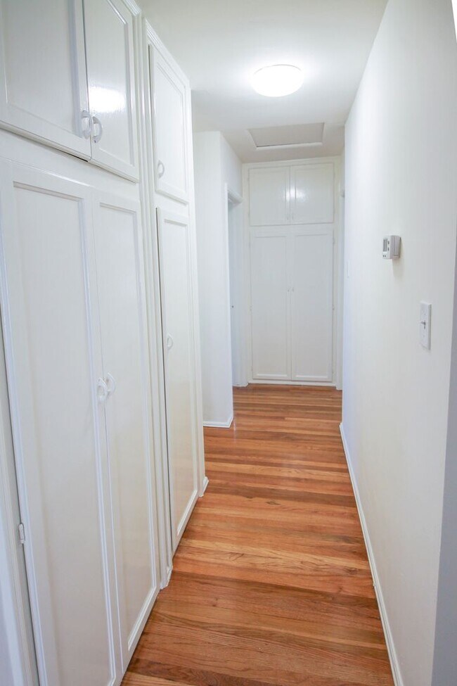 Building Photo - Remodeled 3-Bed Charmer Steps from Ventura Blvd