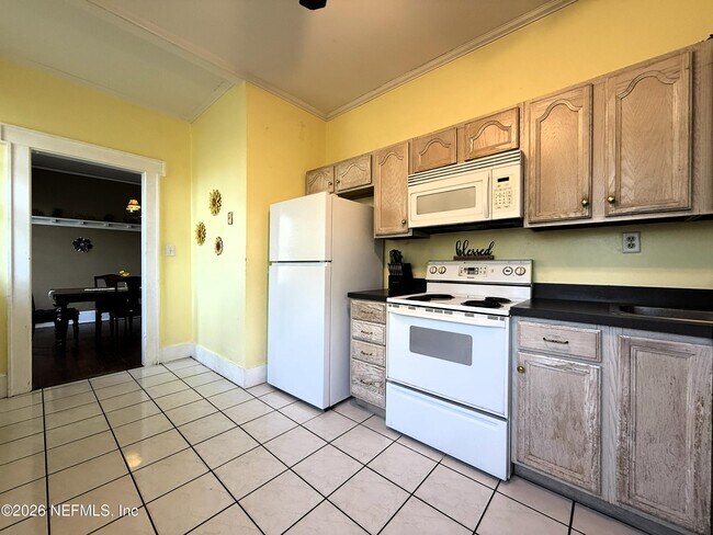 Building Photo - 148 W 6th St