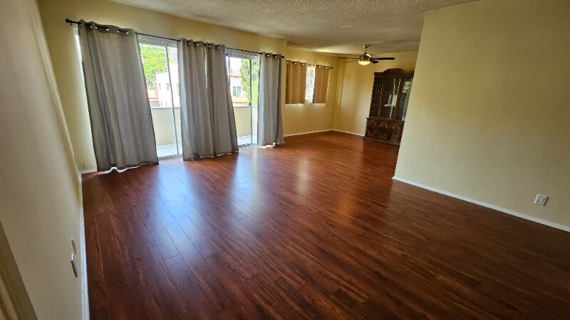 Building Photo - 638 N W Knoll Dr