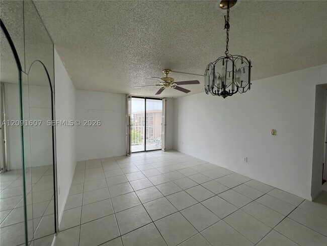 Building Photo - 920 NE 169th St