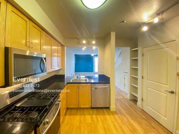 Building Photo - 1528 Brunswig Ln