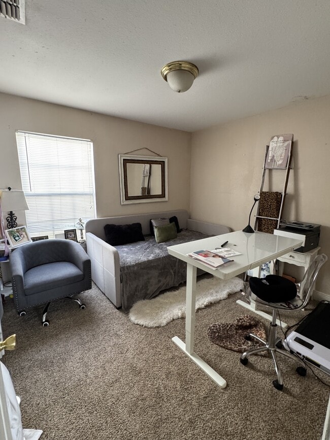 Building Photo - 11065 Oakcrest Dr
