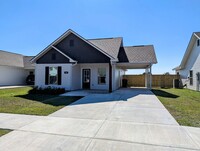 Building Photo - Welcome to Savannah Pointe!