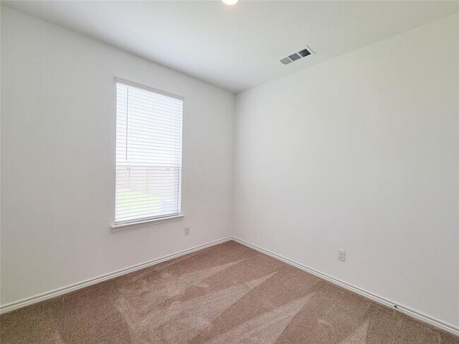 Building Photo - 166 Longhorn Run Dr