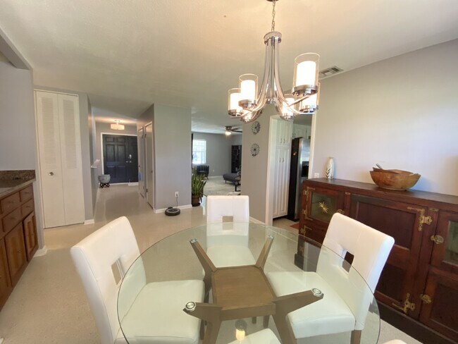 Building Photo - 2668 Bernice Ct