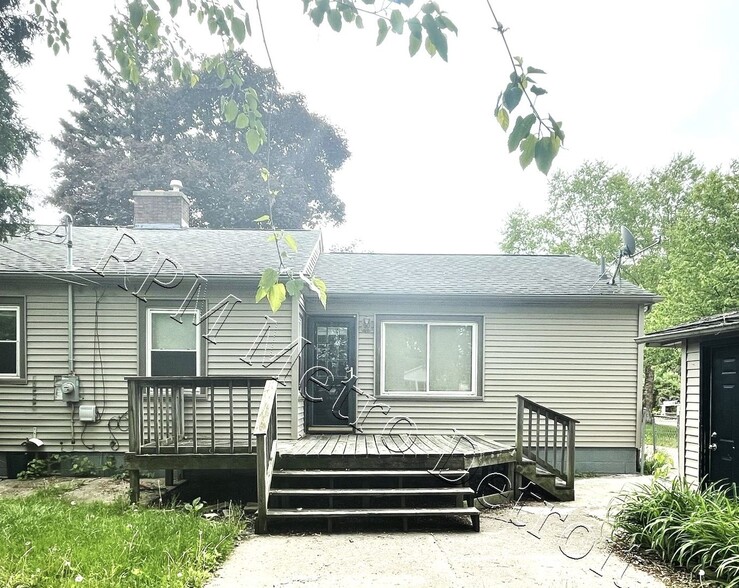 Building Photo - 32851 Linderman Ave