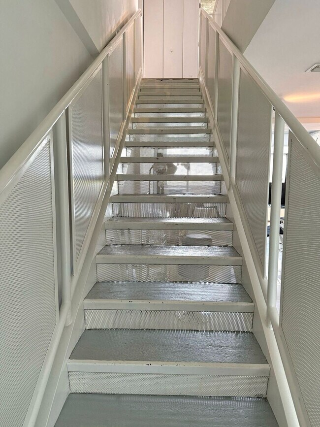 Building Photo - 139 NE 32nd St